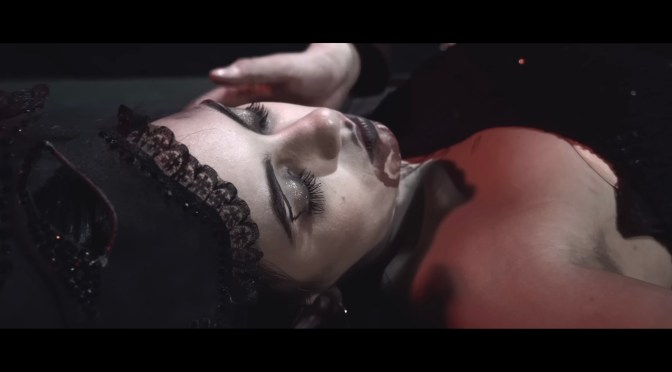 La Chica del Velo Oscuro